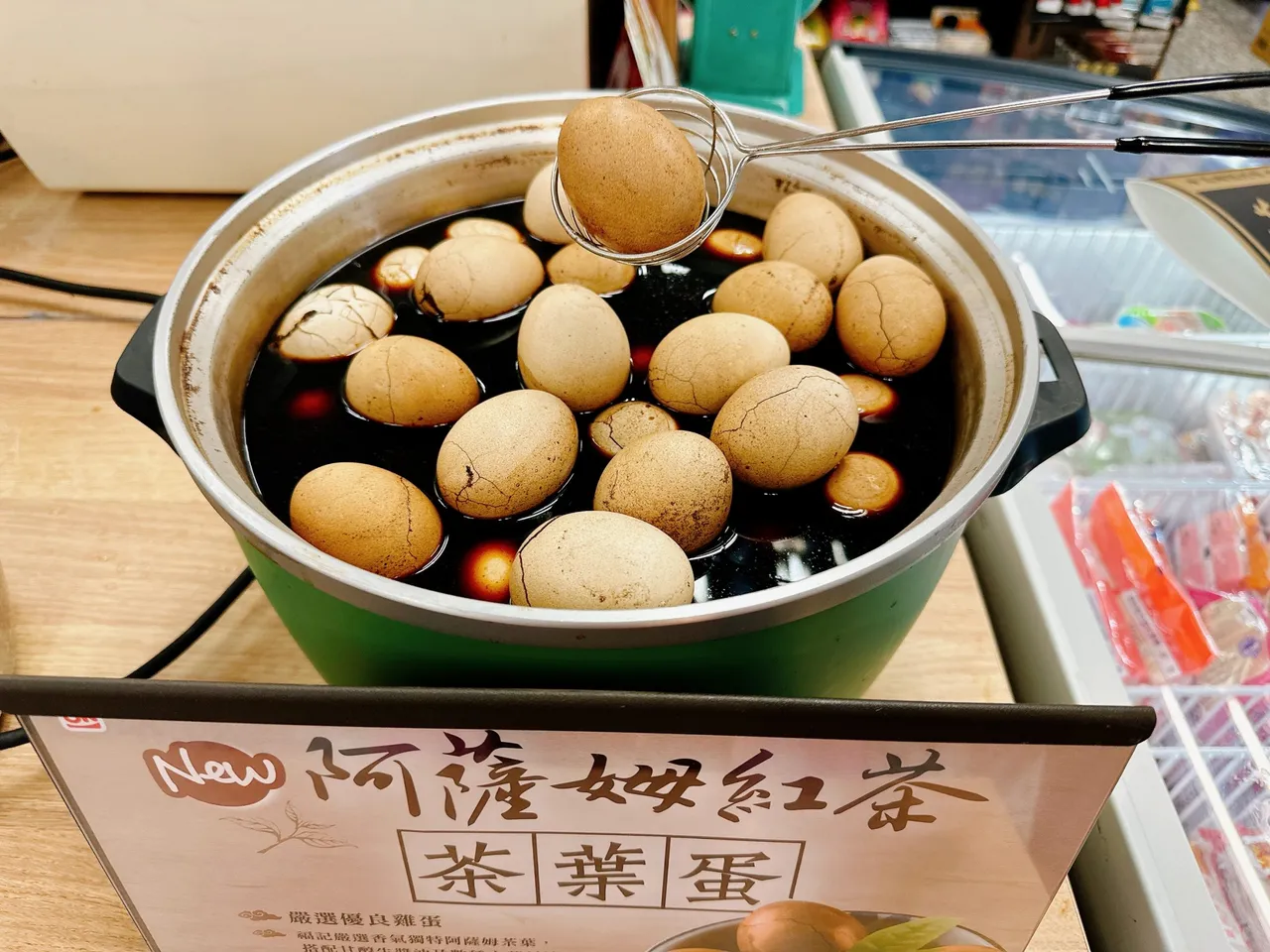 茶叶蛋年年在跨年夜创下突破10倍的销售成长。OKmart提供