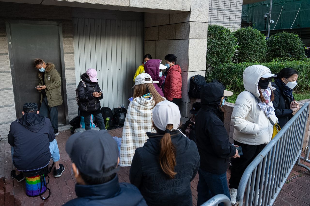 黎智英國安案10點宣判 百人法院外連夜排隊等候旁聽