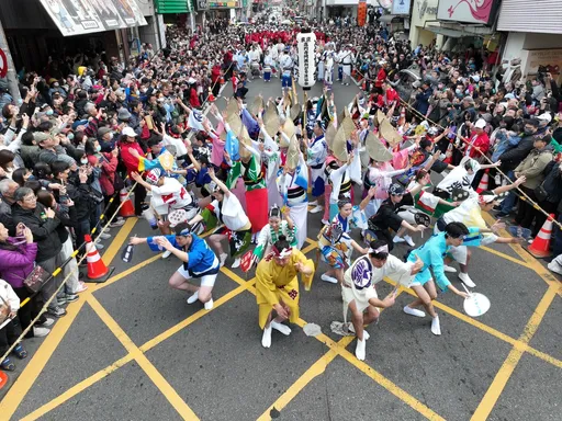 不用飛日本！桃園大廟景福宮邀東京阿波舞團街頭演出　3萬人湧舊城區朝聖