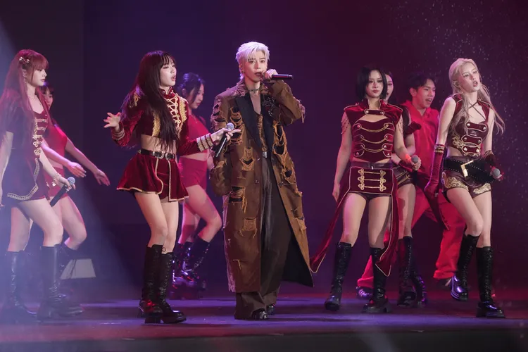 畢書盡合作幻藍小熊。彭欣偉攝