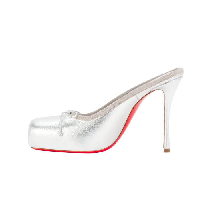 Christian Louboutin CASSIA MULE 100，4萬4900元。品牌提供
