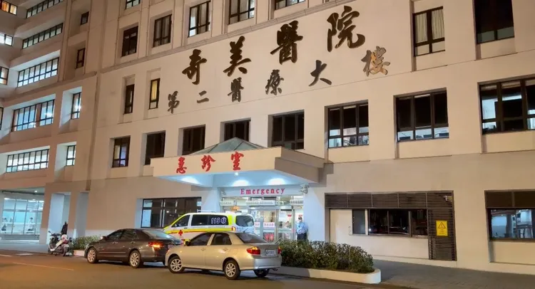 李明峯被送往永康奇美醫院治療，並無大礙。民眾提供