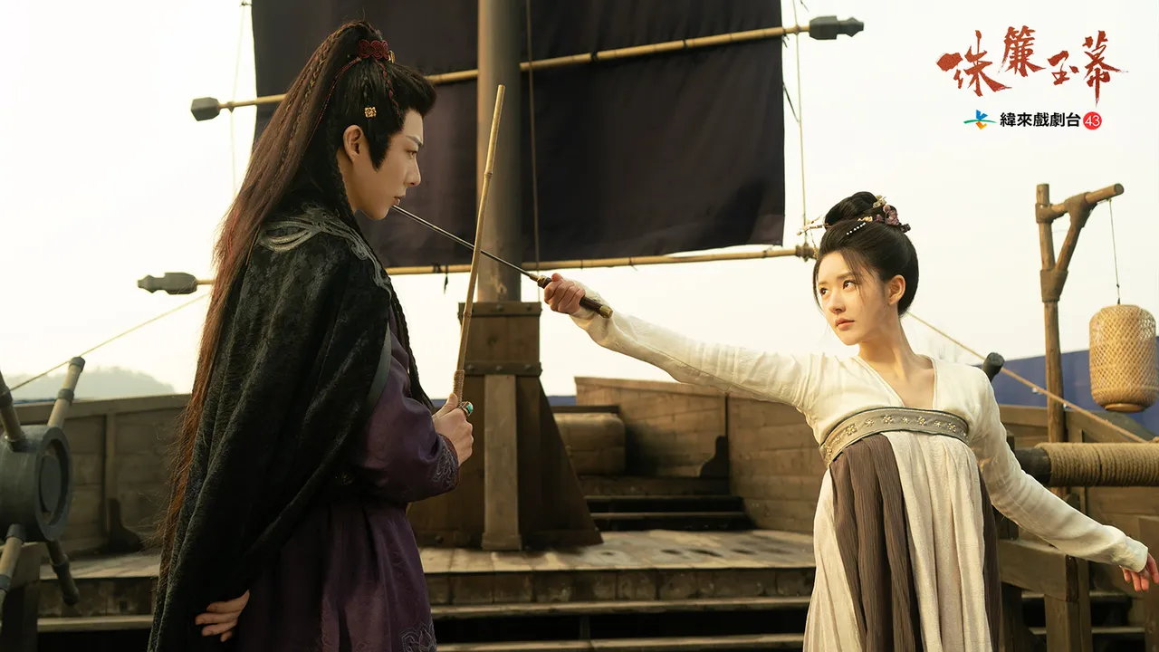 赵露思（右）与刘宇宁在片中从一开始的剑拔奴张到互相吸引。纬来提供