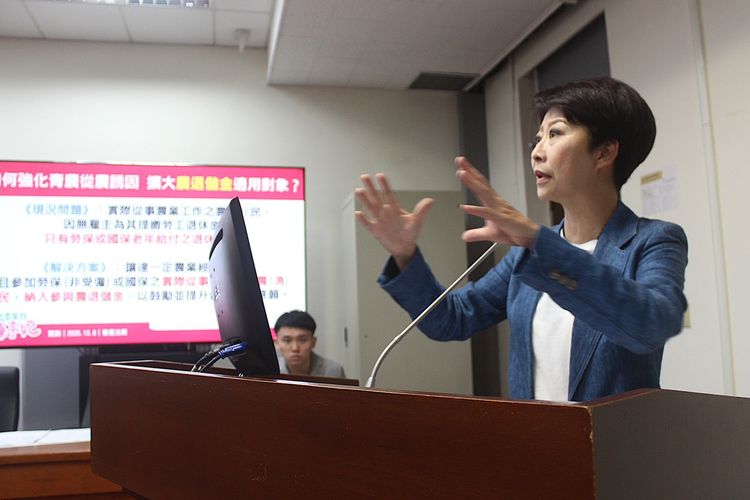 農退儲金、老農津貼久拖不前　陳亭妃要求「行政院立即送案」