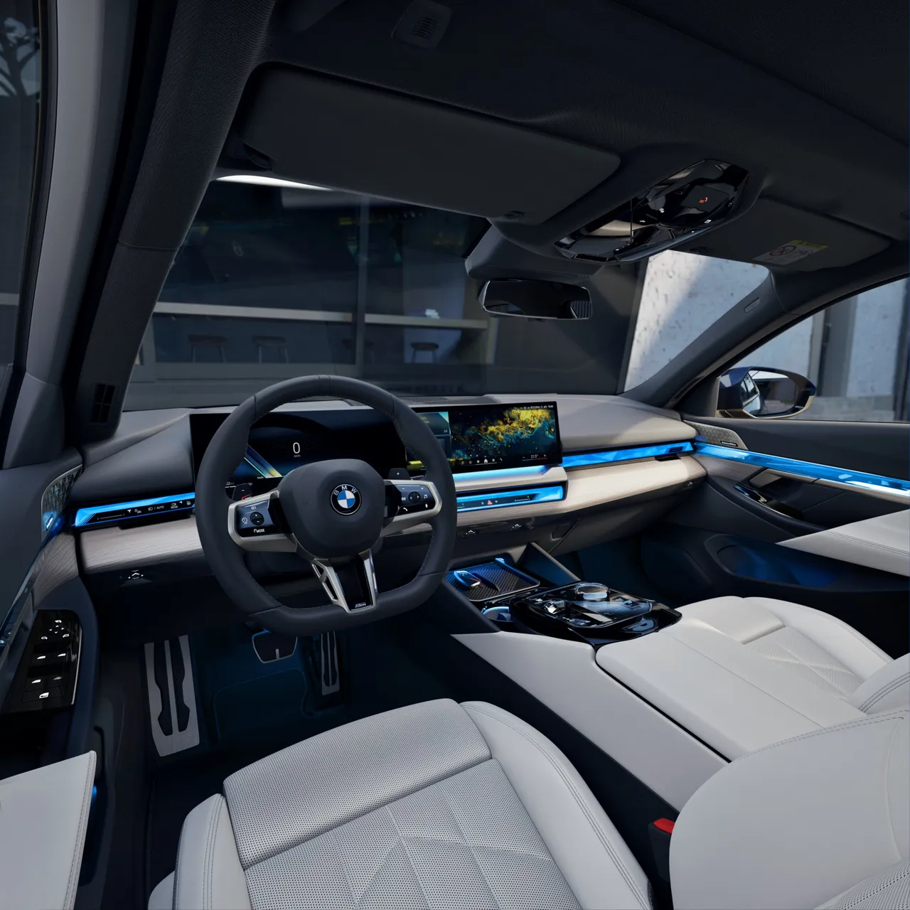 全新年式BMW 5系列全面升级驾驶座车窗、驾驶座行李厢、副驾驶座车窗及后排乘客车窗之控制面板为黑色高光泽材质，同时首次导入Disney+影音串流功能。业者提供