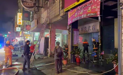 高雄小港母子吵架后突起火！儿受困2楼救出　意识模糊送医