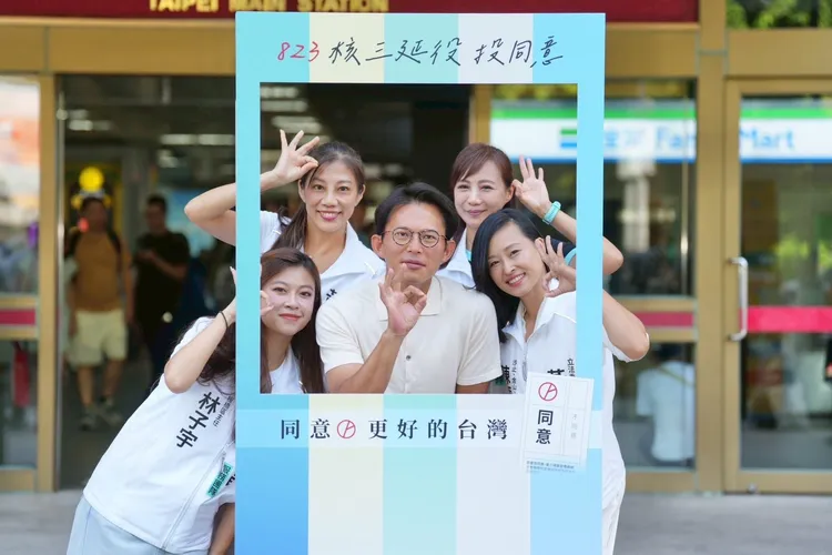 民眾黨主席黃國昌力推陳語倢、林子宇、陳怡君、周曉芸等金釵布局新北。民眾黨提供