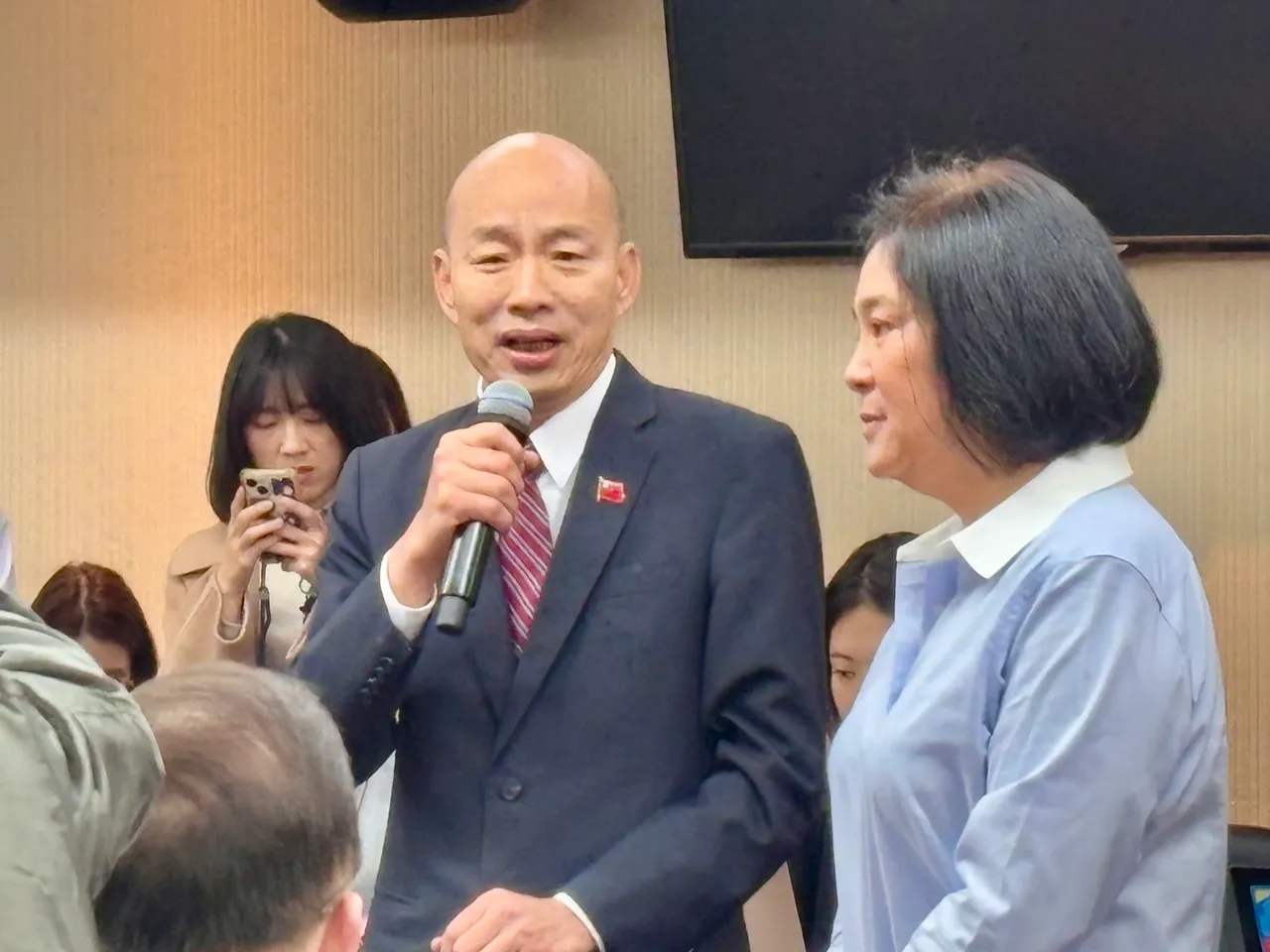 韩国瑜协商助理费叹「压力太大」！助理呛：我们压力也很大