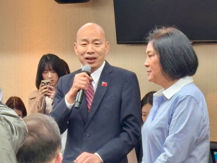 韓國瑜現身協商嘆「壓力太大」!遭助理嗆:我們壓力也很大