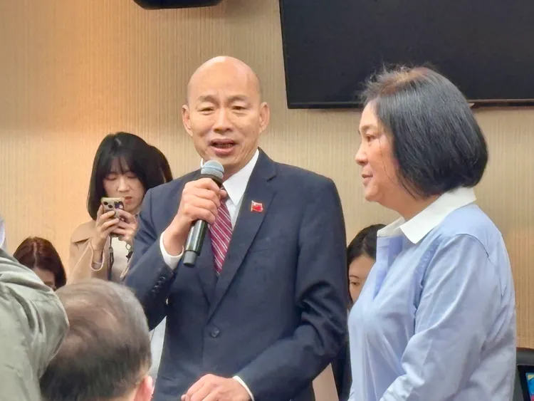 立法院长韩国瑜现身助理费修法协商。邱筠媜摄