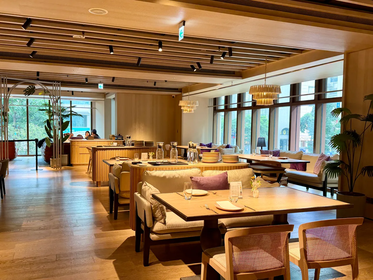 寒居酒店餐厅BeGood环境。庄伟祺摄