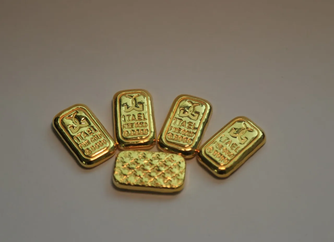 查扣金块。桃园地检署提供