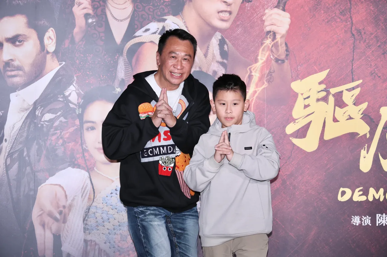 游安顺（左）与儿子游礼父子都有参演。庄宗达摄