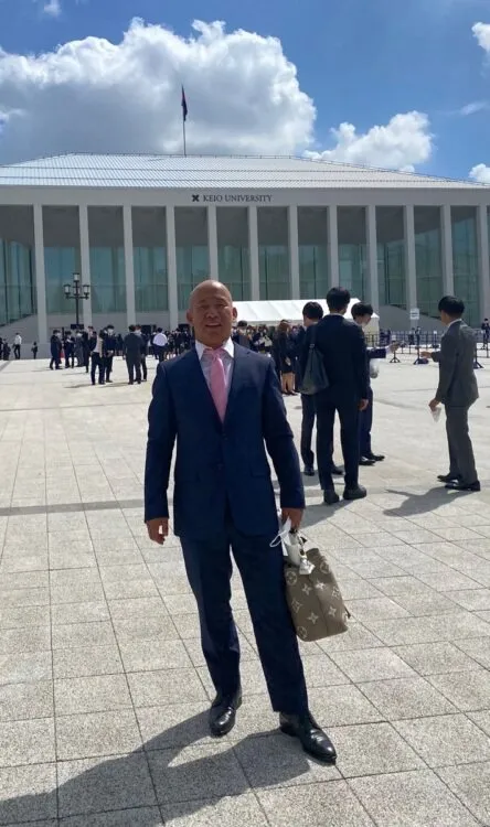 齋藤在慶應大學入學典禮。翻攝自NEW Post Seven