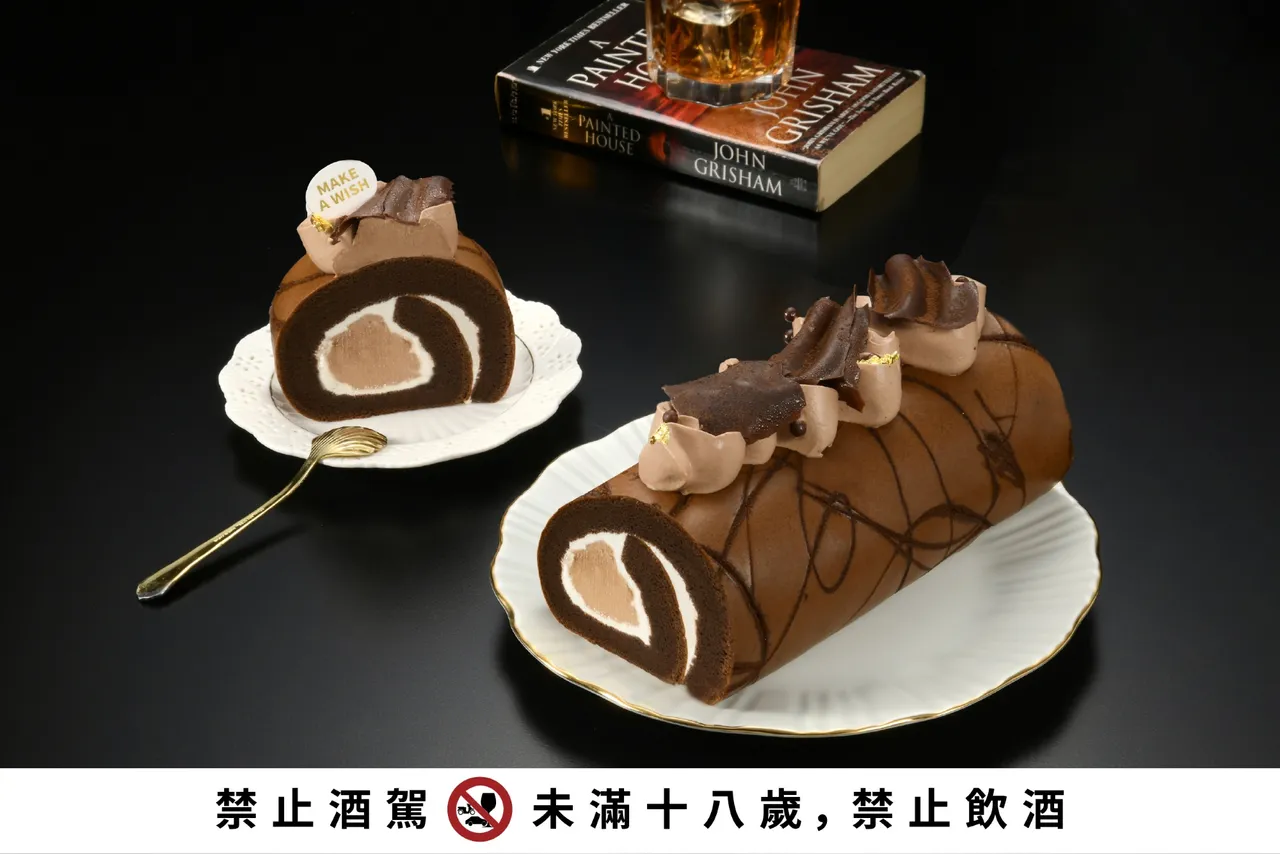 亚尼克华丽系「威士忌巧克力生乳卷」亮相，首款大人微醺风味，用生乳卷干杯，售价719元。业者提供