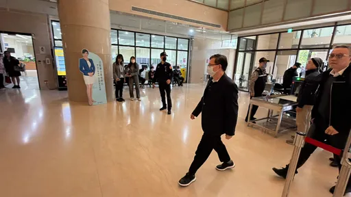 郑文灿涉贪案勘验廖力廷侦讯光碟　检察官送槟榔给羁押被告影像曝光