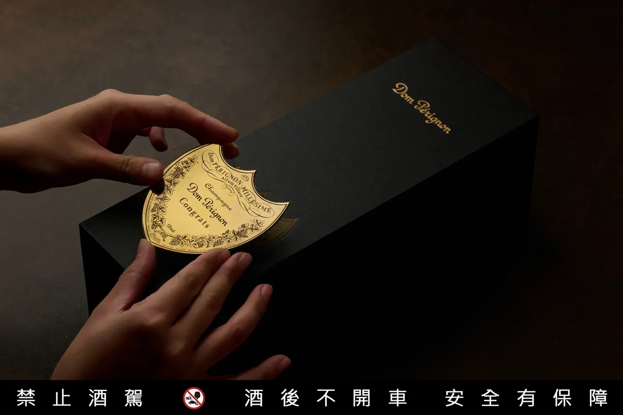 香槟王坚持只产制年份香槟，强调单一年份葡萄的个性与时间赋予的复杂度。业者提供