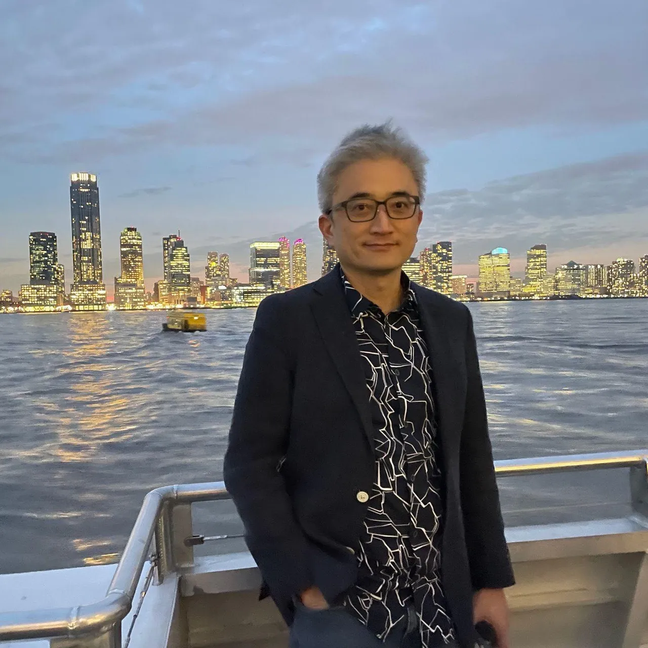 杜奕瑾是高知识份子，也是网路世界意见领袖，更是政界关系良好的白领阶级，致力AI发展竟然纵容公司推出AI爬虫程式公然违反著作权法。图片取自杜奕瑾脸书 