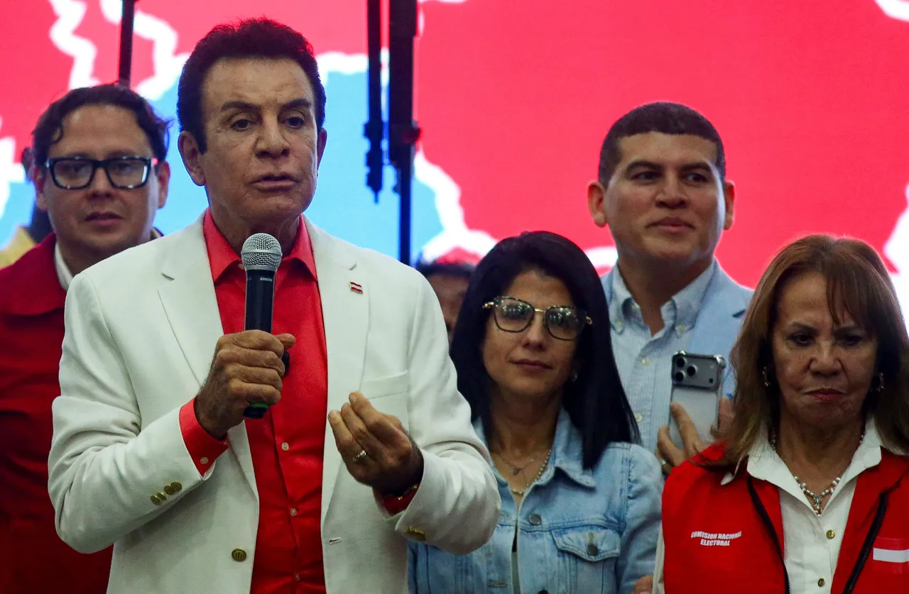 微幅落后的自由党候选人纳斯拉亚（左）。路透社