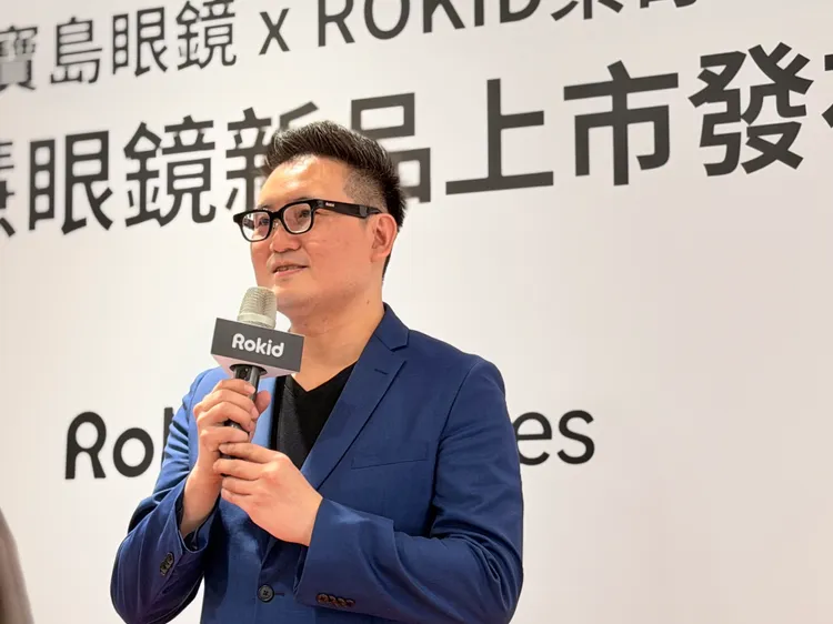 Rokid AR智慧眼镜近期在台湾市场掀起关注热潮，啧啧募资金额逼近6,000万元。台湾代理商乐视达集团董事长林耀池表示，Rokid希望让智慧眼镜回到「每天戴得住」的本质，结合AI功能与在地化服务，降低使用门槛。赵筱文摄