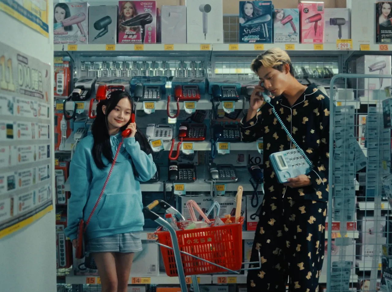 各務孝太與邵奕玫上演了一段深夜的偷情約會戲。