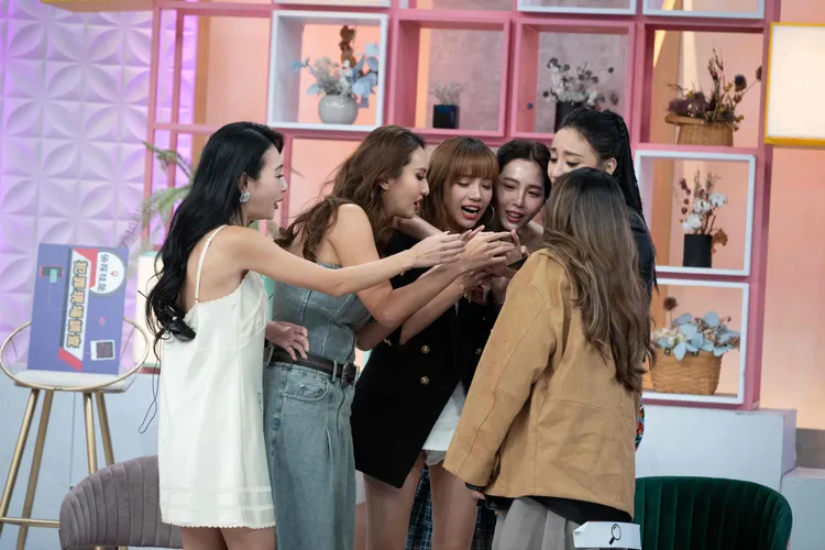 敲碗想看小三長相，眾人當場傻眼 。東森綜合台提供