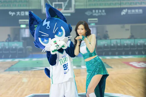 志玲姐姐魅力驚人　PLG洋基工程開幕戰爆滿