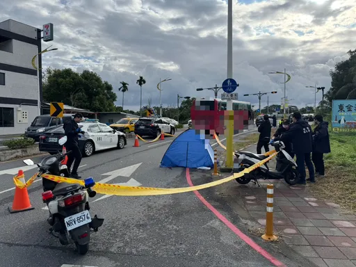画面曝光!花莲死亡车祸游览车擦撞机车　骑士遭辗过当场不治