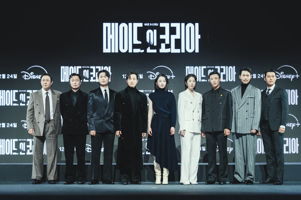 朴埇佑（左起）、卢载沅、姜吉宇、郑星一、元志安、徐恩秀、禹棹奂、郑雨盛、玄彬今出席《韩国制造》首尔记者会。Disney+提供