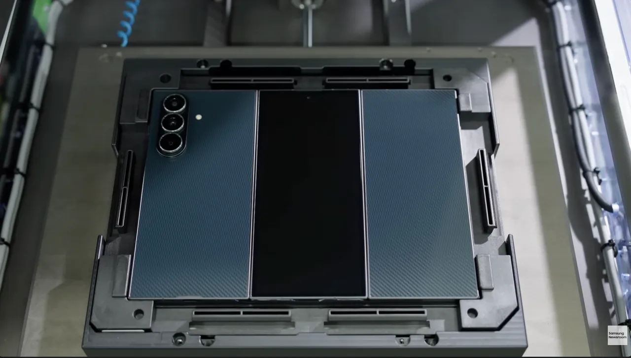 从铰链到防水　三­星公开Z TriFold三折机组装过程