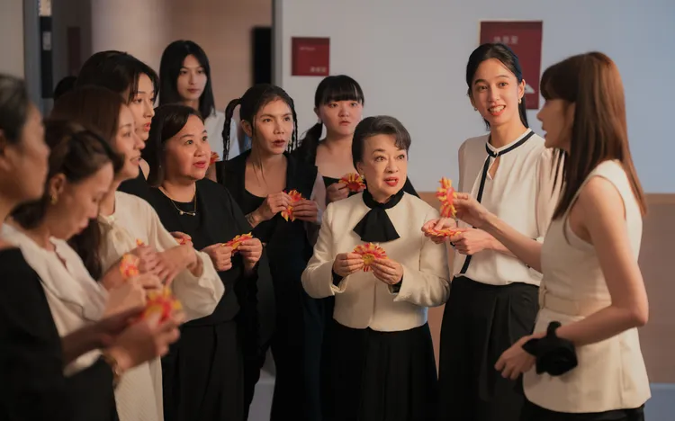 翁倩玉在《陽光女子合唱團》被眾星拱月。壹壹喜喜提供