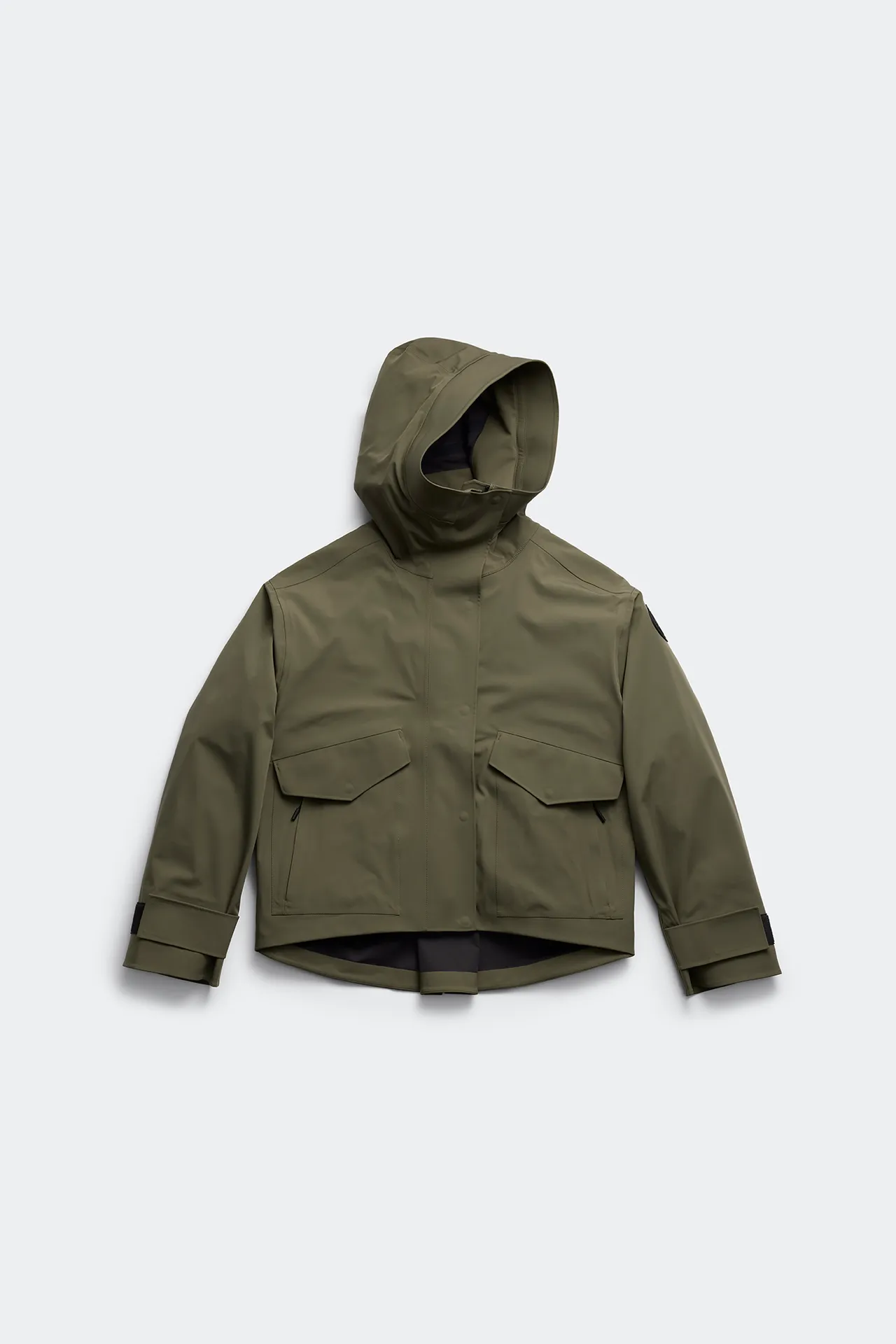 兼具保暖与外型的风雨衣，也是机车族的好选择。品牌提供