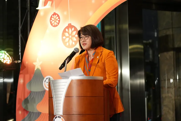 王道银行昨晚举行2025「Light Up O Night」耶诞点灯祈福与音乐会，王道银行董事长骆怡君指出，今年海外布局传捷报，美国子行资产正式加入「10亿美元俱乐部」。王道银行提供