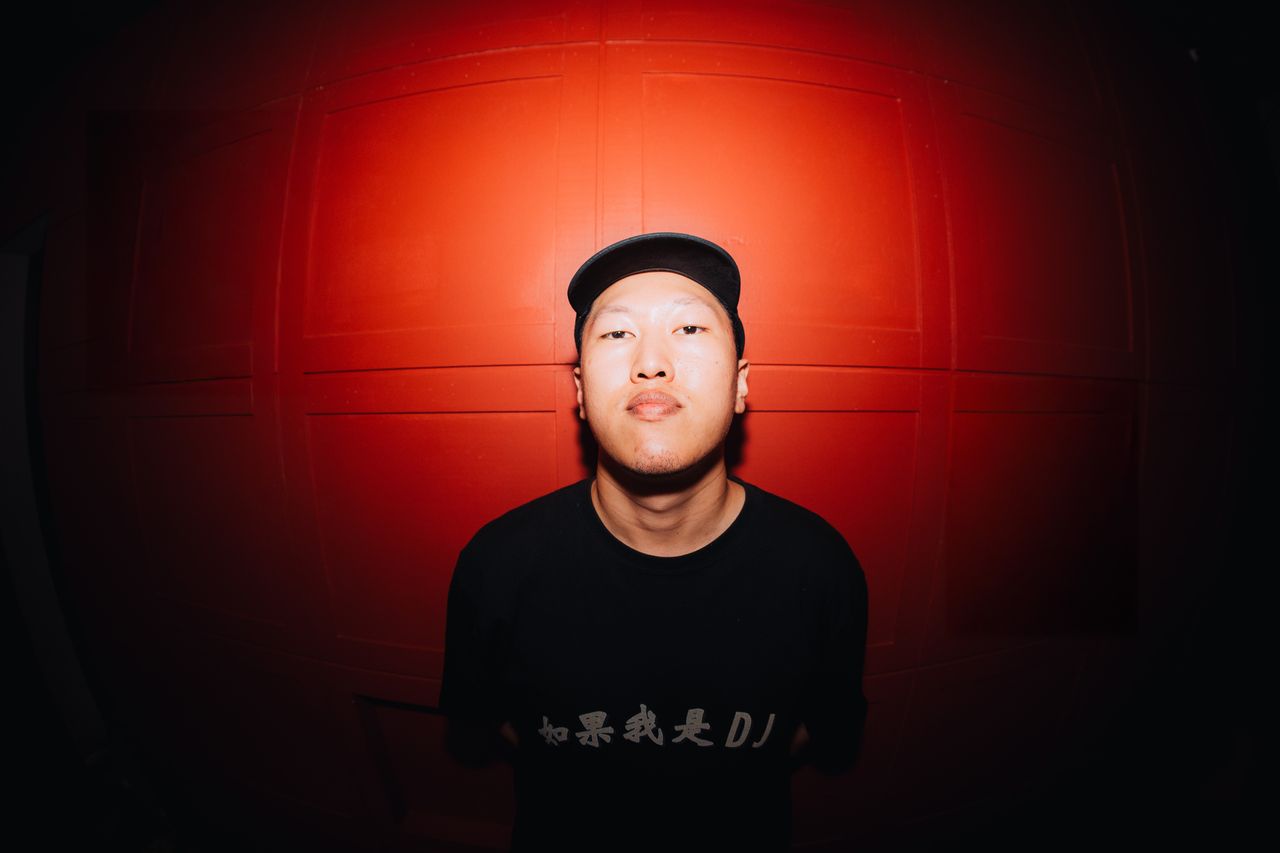 嘻哈新星從幕後走向前台 揪好友到回收場「拾荒」