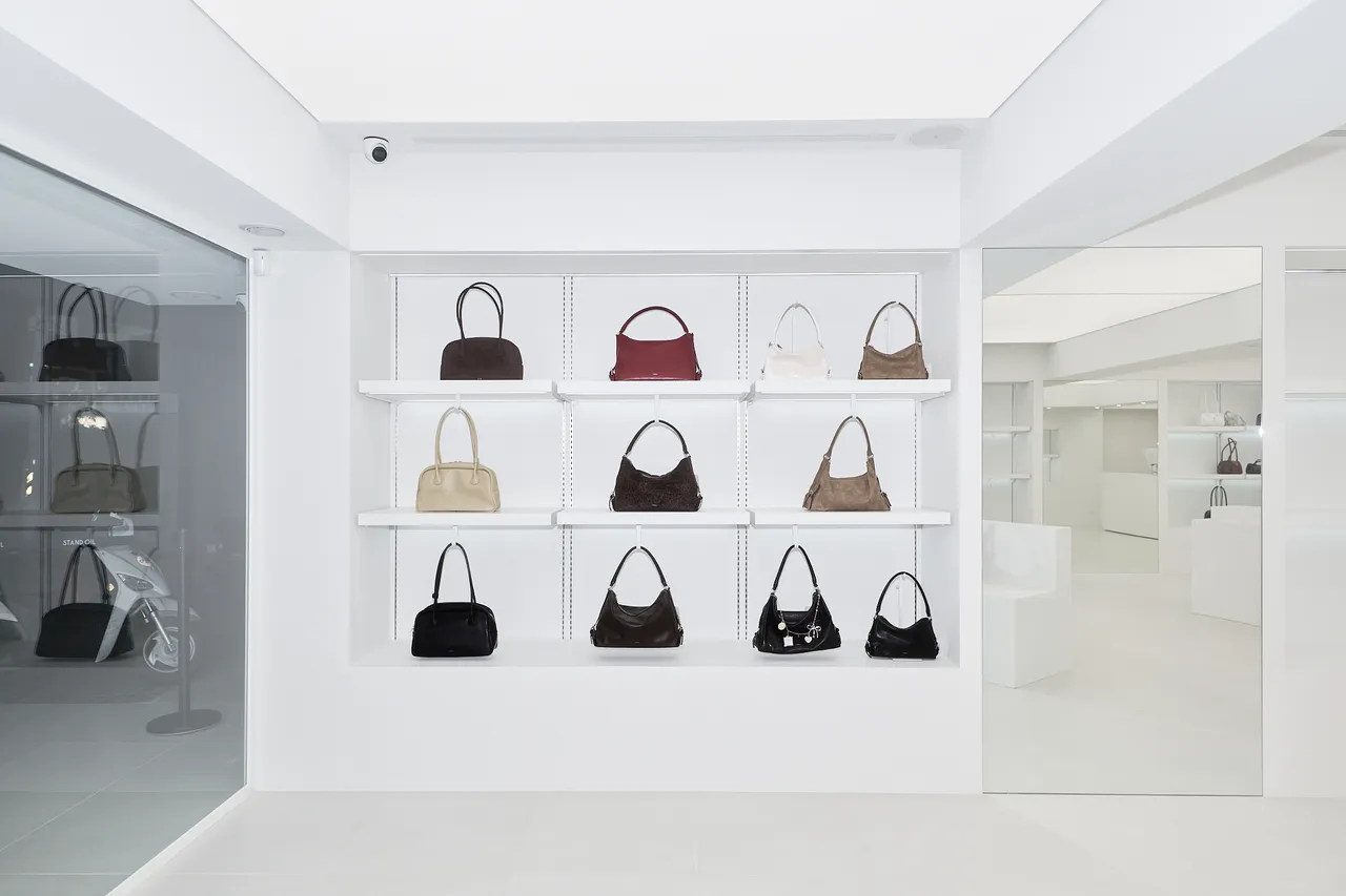 店内带来多款人气设计。品牌提供