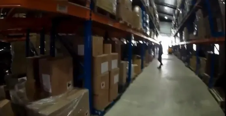 警方追查發現，倉儲、物流業者「不務正業」，竟幫詐團投放廣告騙錢、再從中收取佣金。民眾提供