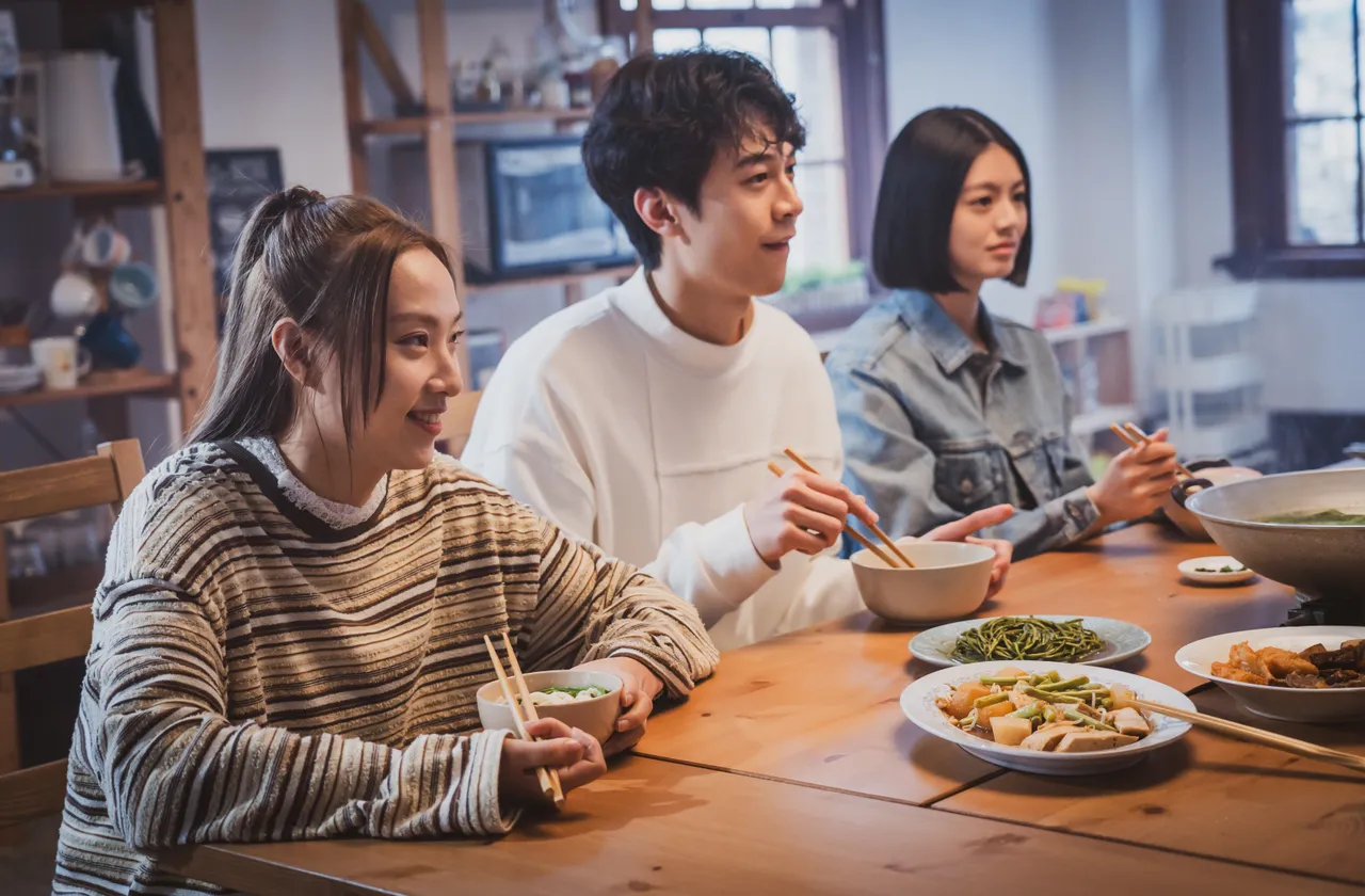 李雪（左起）、颜廷儒和陈昱廷是同个剧团的好友，但也同时面临剧团即将解散。风暴国际提供