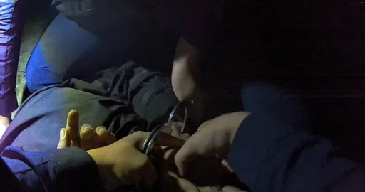 苗栗男不想续摊硬骑友人机车　途中挤他下车还打人！强盗罪送办