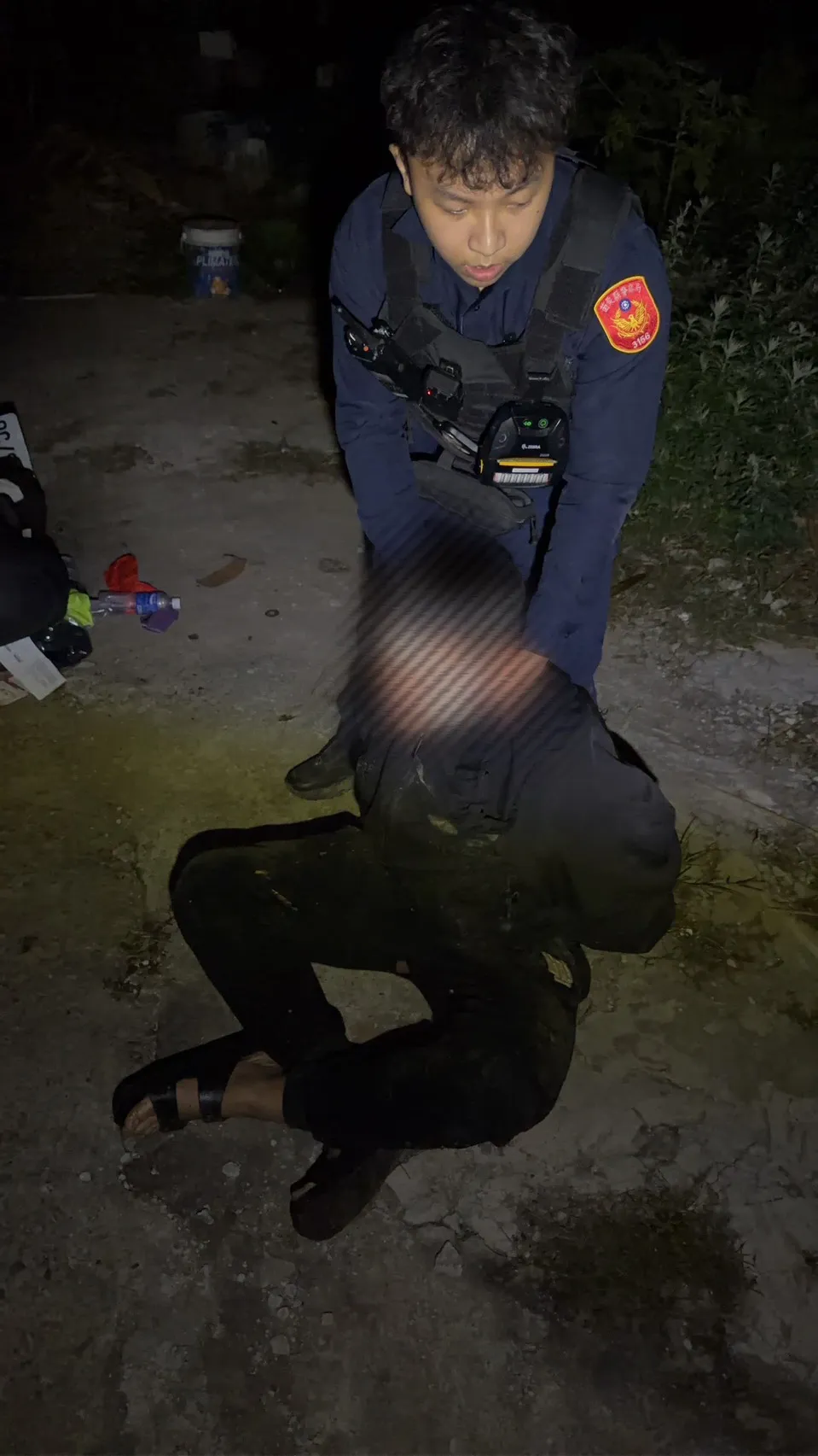 警方循线在后龙镇逮捕钟男。民众提供