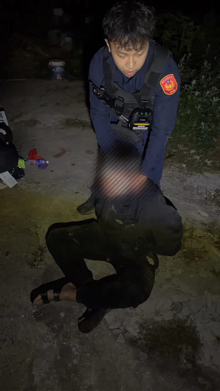 警方循線在後龍鎮逮捕鍾男。民眾提供