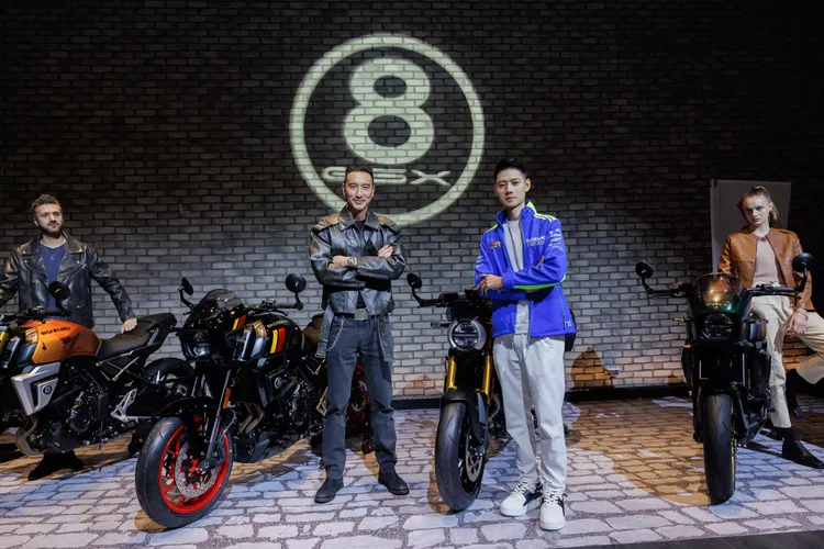 演藝圈品味玩家王陽明(左)也以首位GSX-8TT車主身份亮相。業者提供