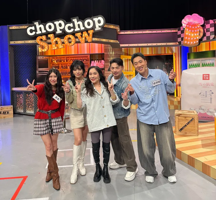 柔柔（左起）、唐綺陽、李亞萍、阿Ken、余祥銓等一起錄影。鴻凱娛樂提供