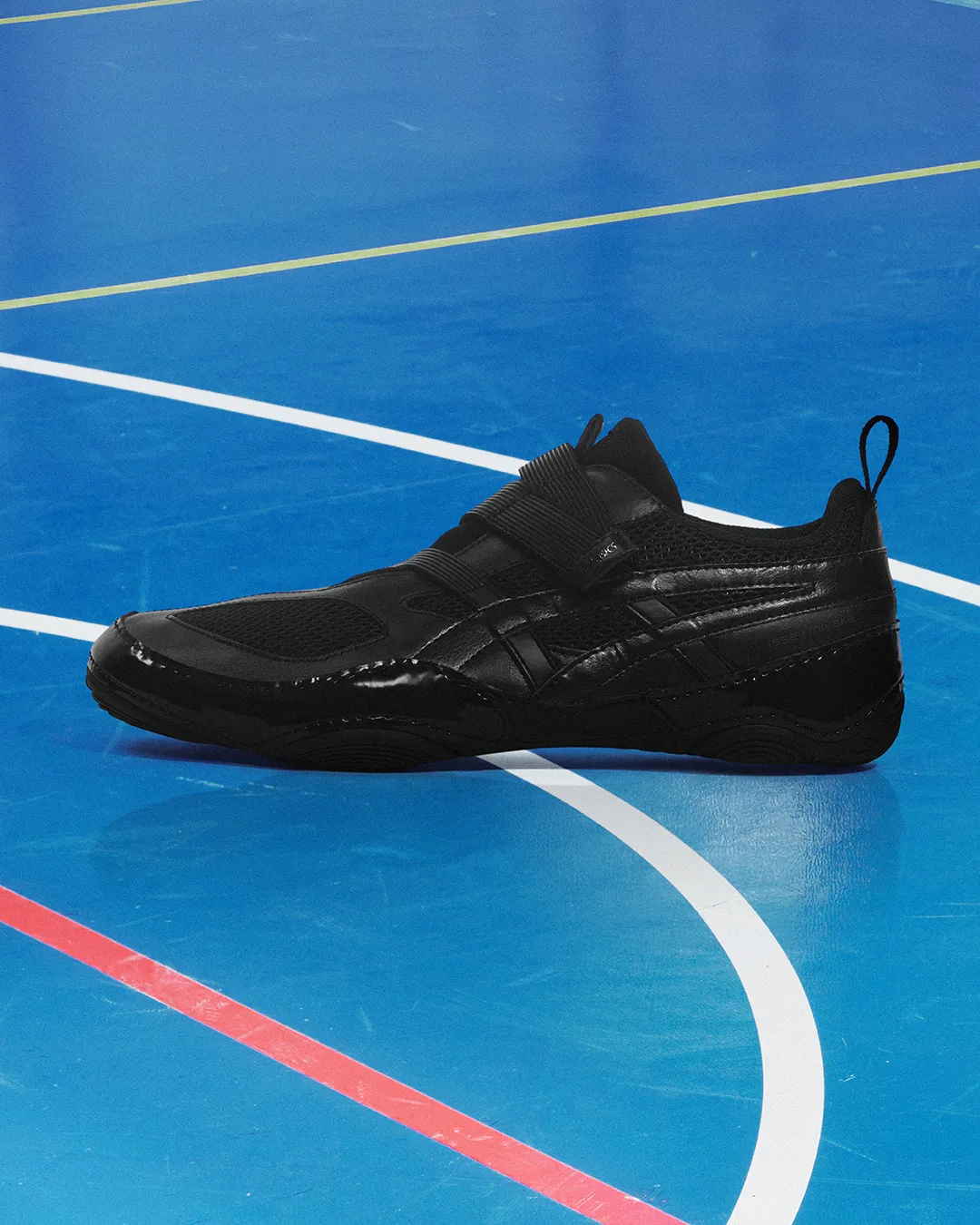 「HYPER TAPING™」推出全黑配色。品牌提供