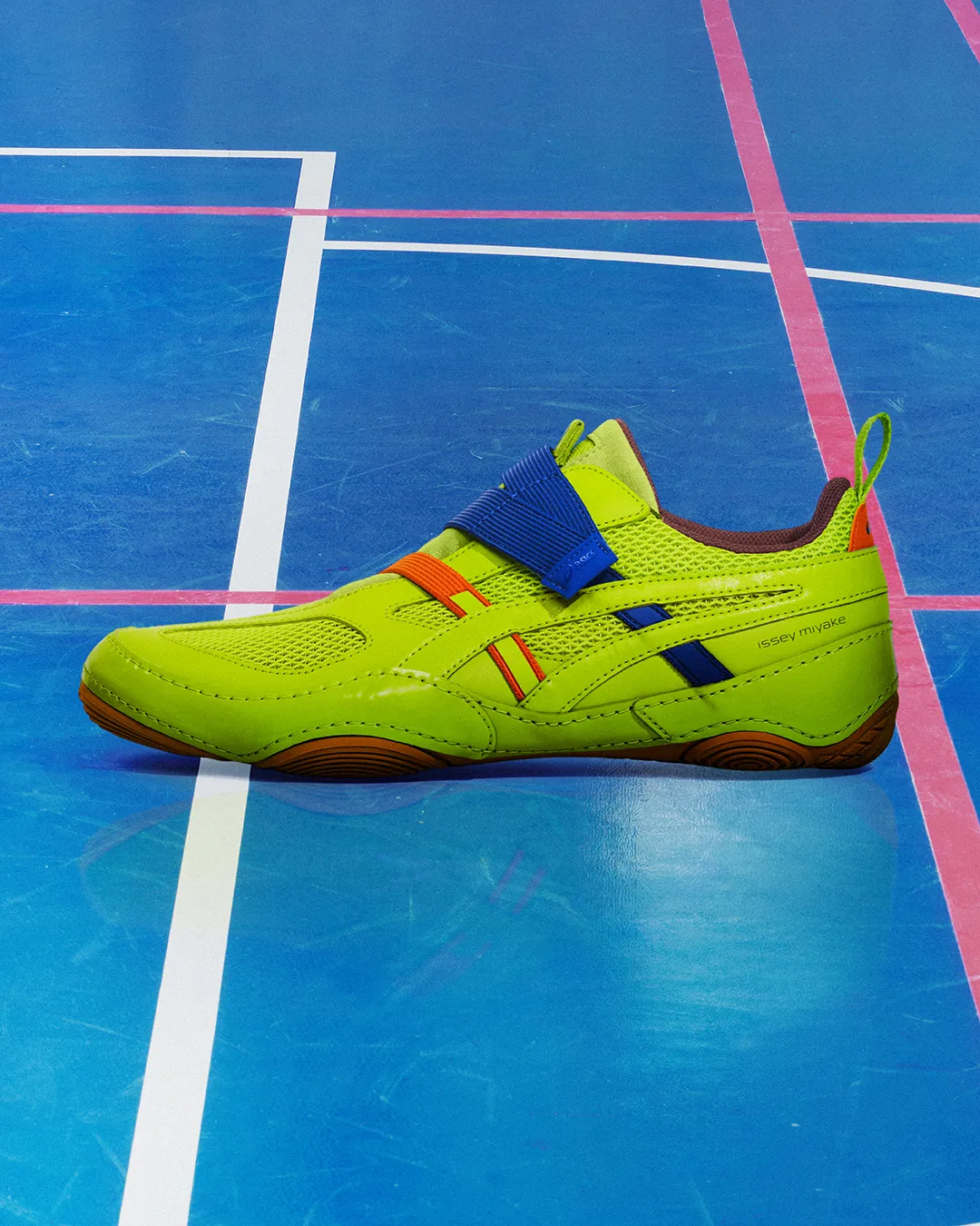 「HYPER TAPING™」推出经典萤光绿配色。品牌提供