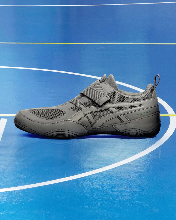 「HYPER TAPING™」推出全灰配色。品牌提供