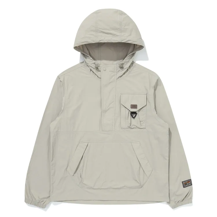 BBC EARTH半開襟上衣，4380元。品牌提供