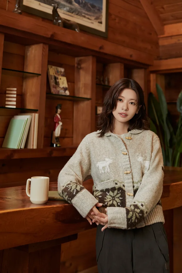 庭沼珉穿著BBC EARTH的全新冬季單品。品牌提供