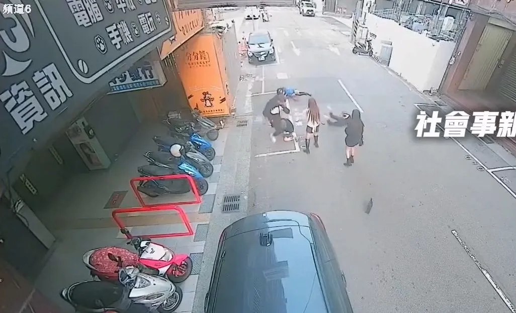 在場6人除白衣女未動手外，其餘均依法送辦。翻攝「社會事新聞影音」