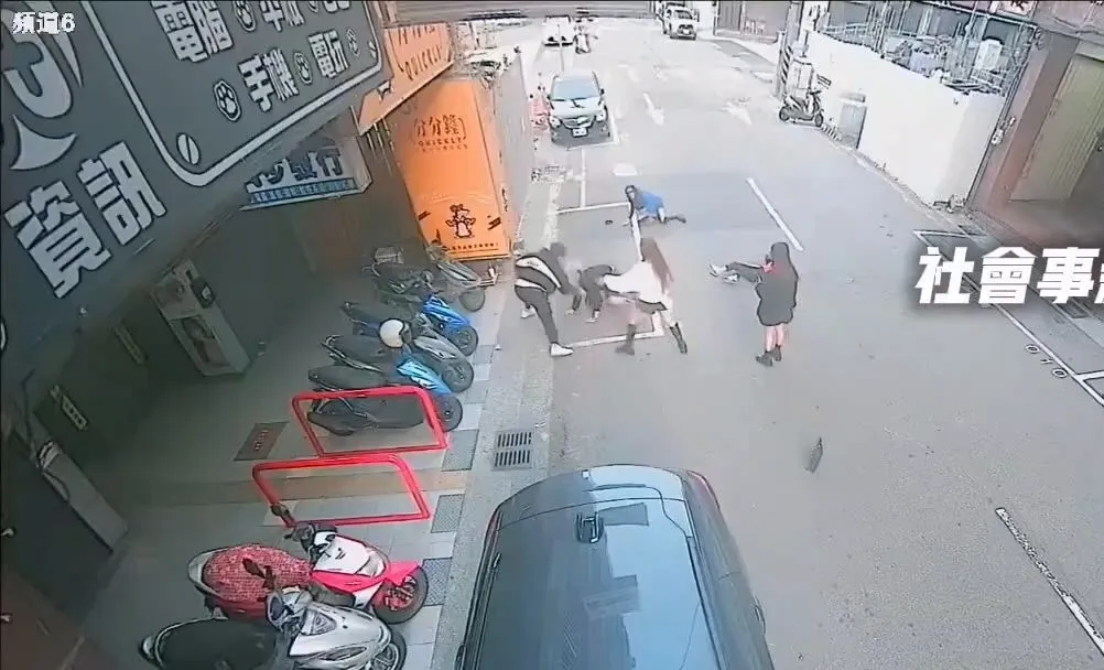 台中4女酒后路边起冲突　壮男护女友4拳撂倒3女！5人全送办