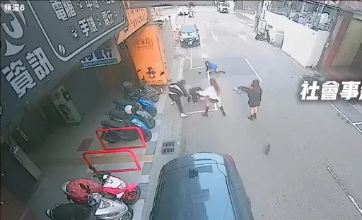 台中4女酒后路边起冲突　壮男护女友4拳撂倒3女！5人全送办